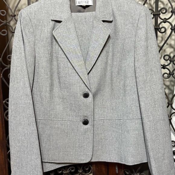 Kasper Elegant Gray Suit - Picture 1 of 7